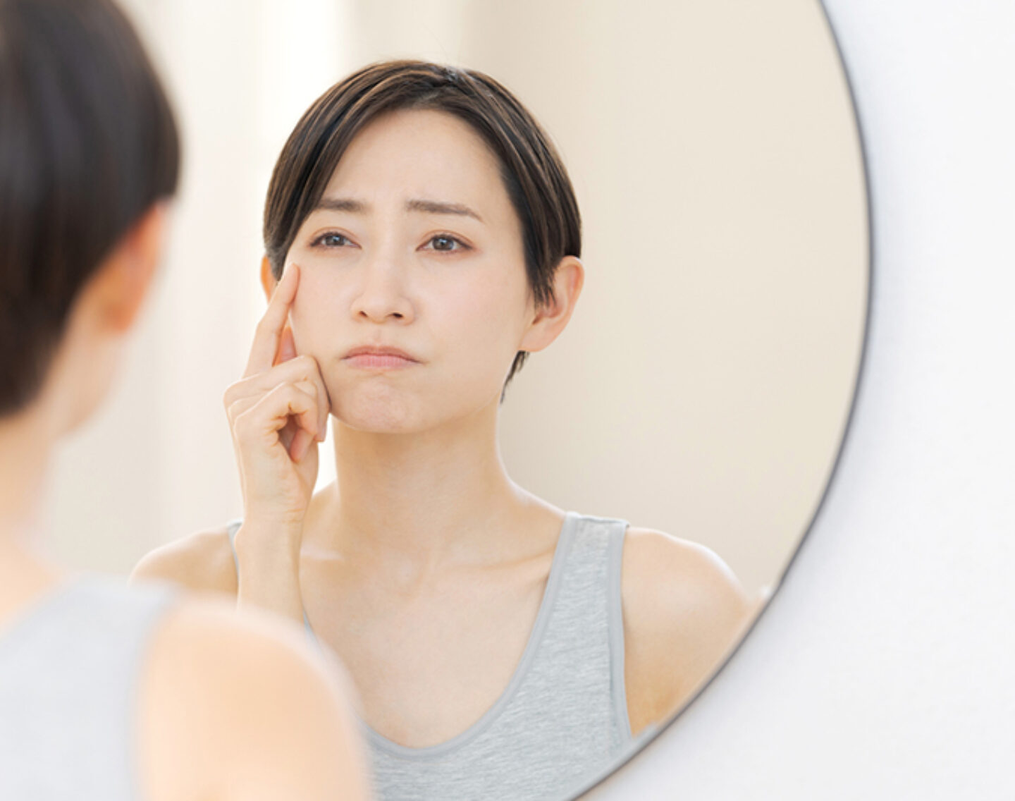 【まぶたが腫れる】のは病気の影響？考えられる５つの原因と対処法［医師監修］