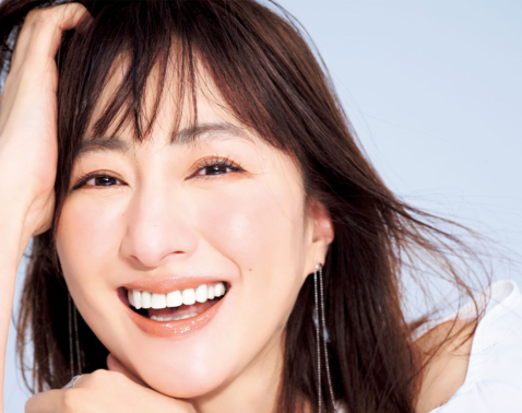 モデル・前田ゆかさん(55歳)の老け見え対策｜たるみ予防は「頭皮ケア」が正解