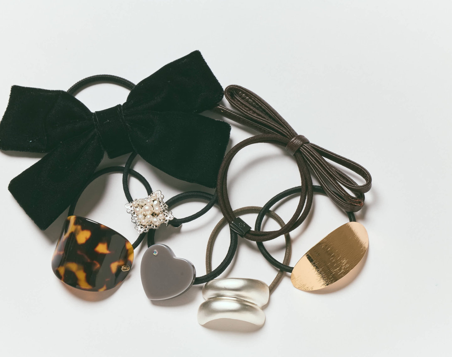 40代50代の「まとめ髪」が見違える！生活感を消し去る【飾りゴム7選】