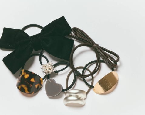 40代50代の「まとめ髪」が見違える！生活感を消し去る【飾りゴム7選】