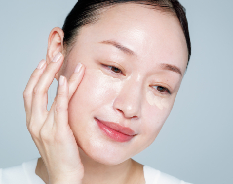 【赤み・クマ・くすみ】40代の肌悩みをカラープライマーで解決