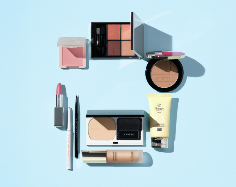 加工アプリに頼らない！40代50代の「写真映え」最強コスメ9選｜セザンヌ名品も