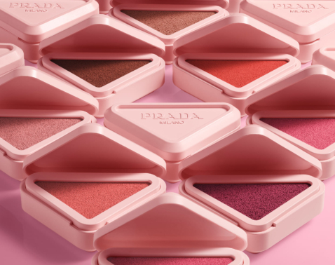 本日情報解禁【プラダ ビューティ】マルチユースできる新作チークはパケ買い必至！