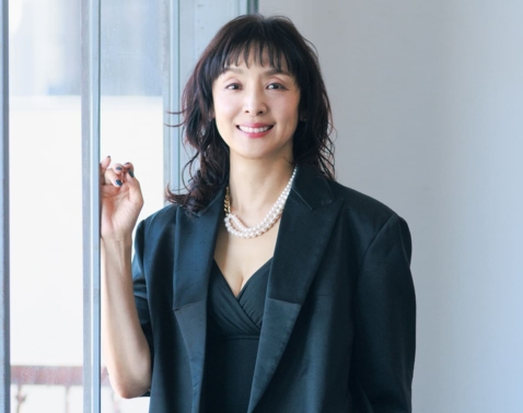 【草刈民代さん・60歳】美容医療に頼らない。美顔器と「誰でも簡単にできる習慣」で美肌をキープ