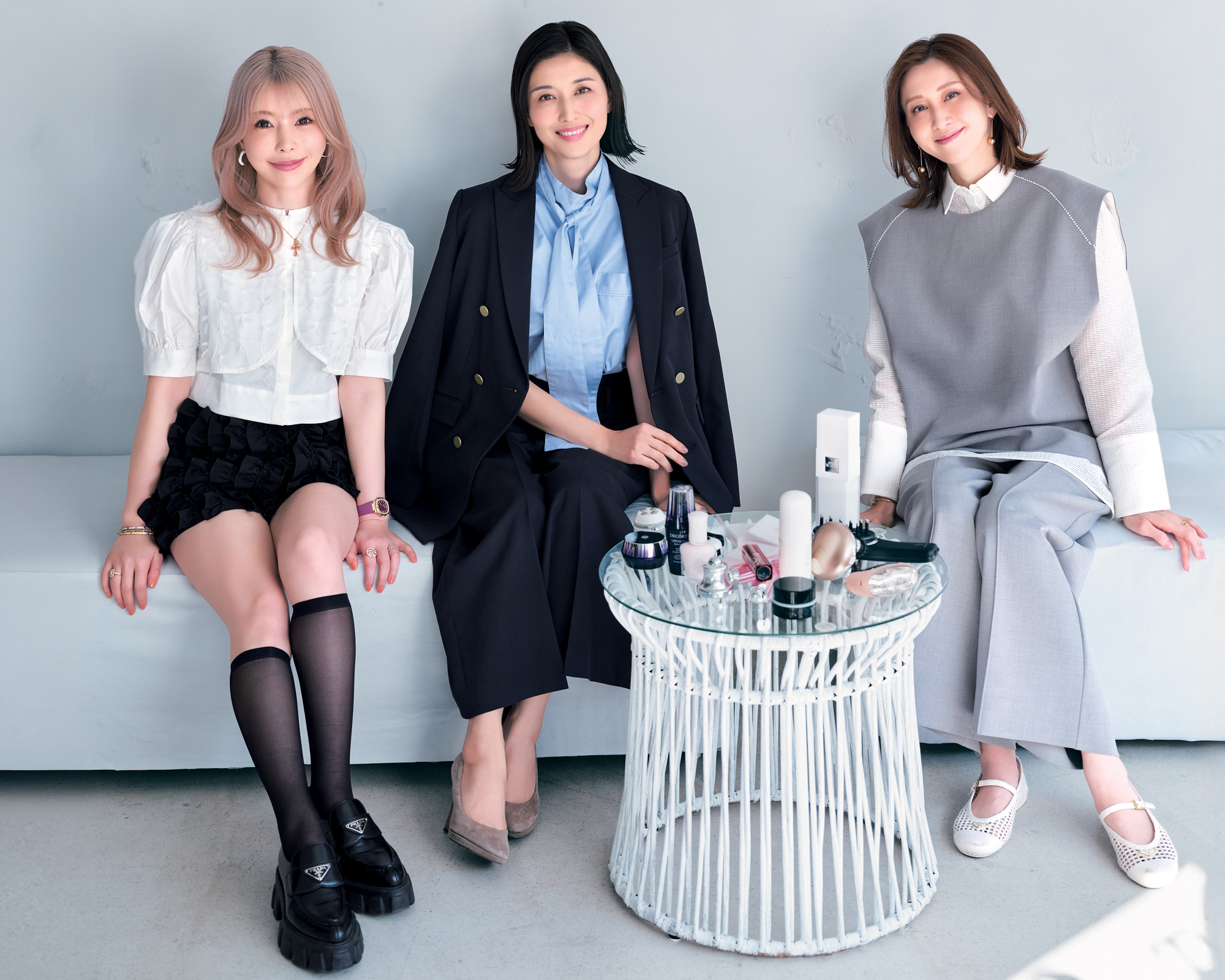 左から,住谷杏奈,橋本マナミ,渡香奈