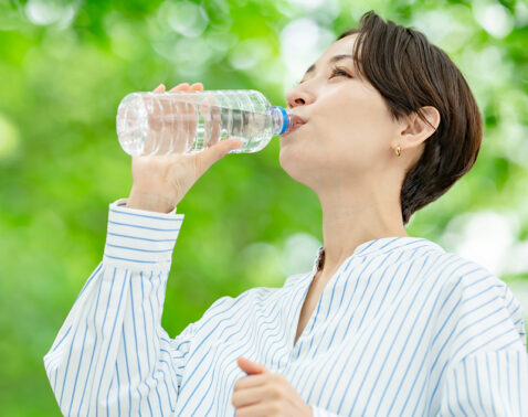 日焼け止めだけじゃ足りない？知っておきたい【食べる紫外線対策】5選［医師監修］