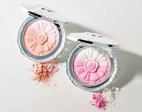 2026春の本命！40代・50代の大人肌を美しく見せる「小顔チーク」4選