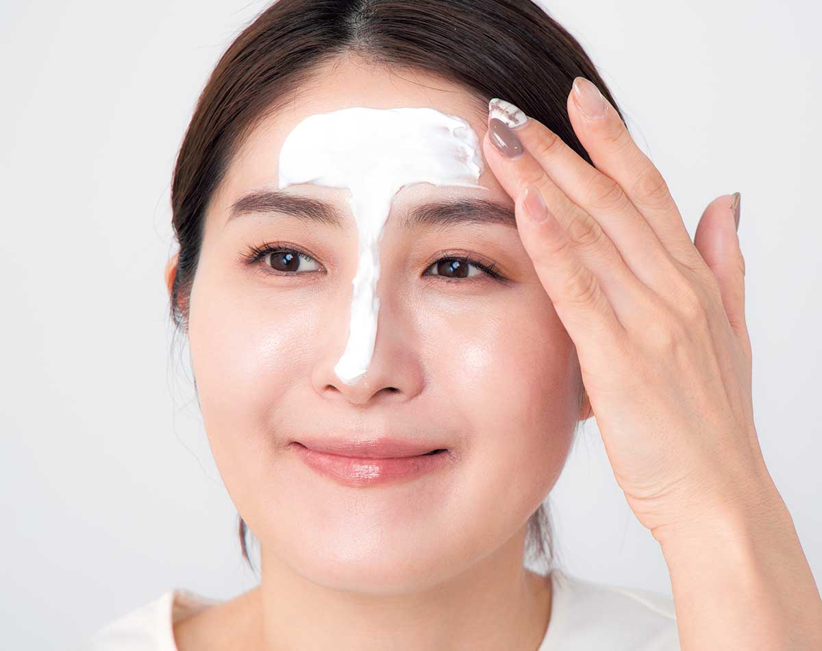 40代・50代の薄肌ケア｜間違えると逆効果？セラミド美容液と洗顔の正解