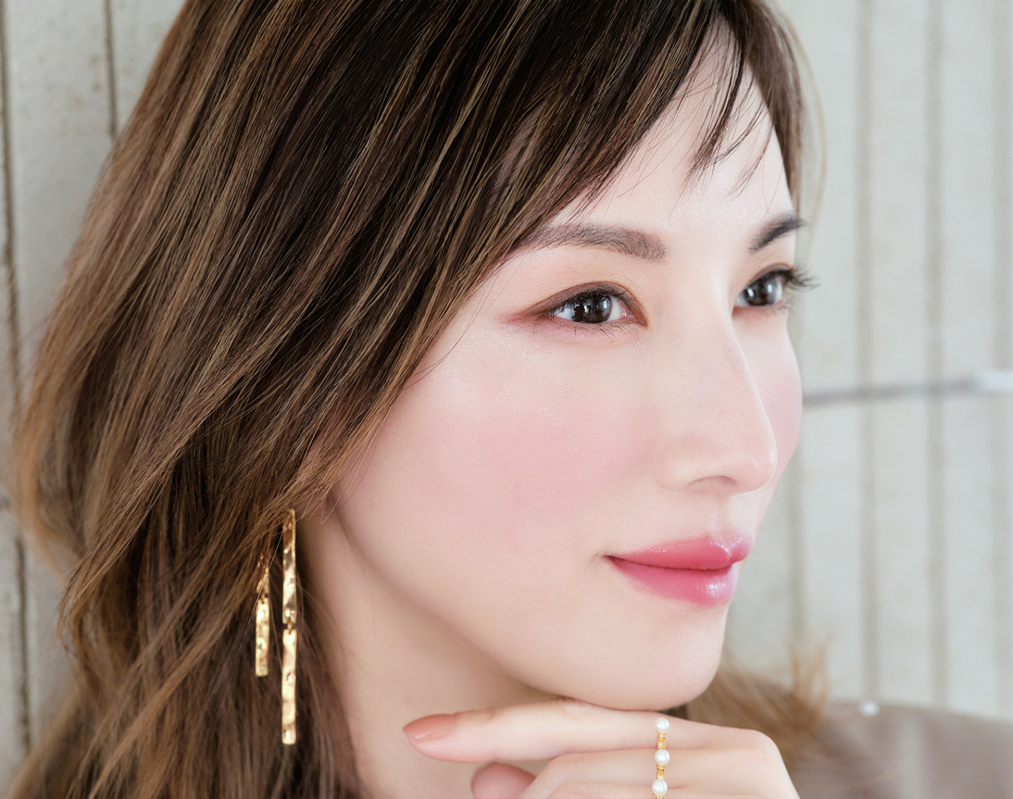 【保存版】新生活は「無加工」でも自信！加藤あいさんが魅せる、1.5倍垢抜ける“映えメイク”