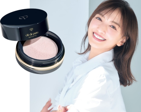 20年以上愛用！54歳・望月理恵さんが「これだけは格別」と惚れぬく“一生もの”パウダー