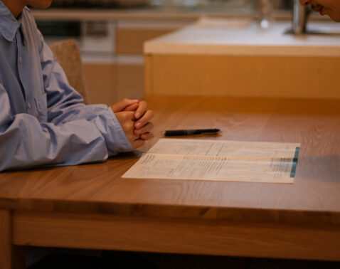 セックスレスを理由に離婚を切り出された50歳妻。慰謝料は請求できる？【弁護士の見解は…】