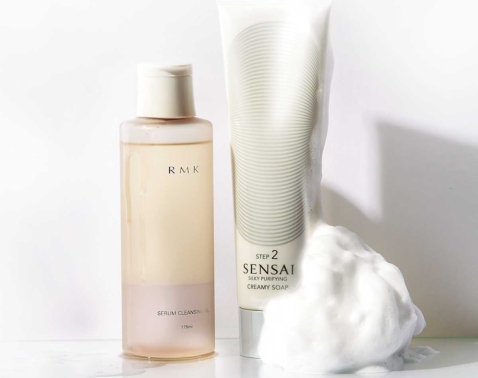 乾きが止まらない人注目！最新「落とすケア」で洗うほどに潤う土台肌へ