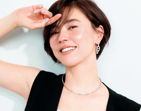 脱バブル！40代のくすみを一掃、浅見れいなさんが纏う「ラベンダー」透明感メイク