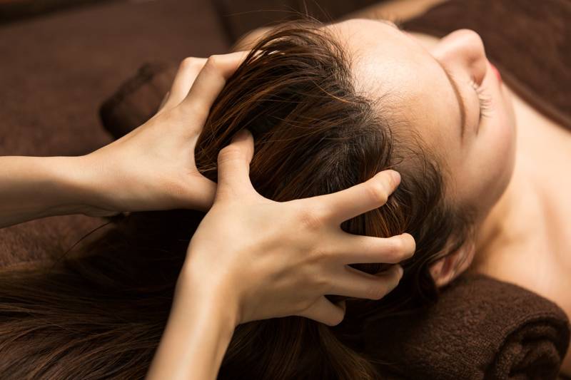 更年期世代の“脳疲労”に。「ペット同伴ヘッドスパ」で愛犬と一緒に整う体験を