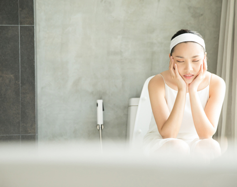 「トイレに行くたびにツーンとした痛みが…」排尿痛の正体は？自分でできるケア法５選［医師監修］