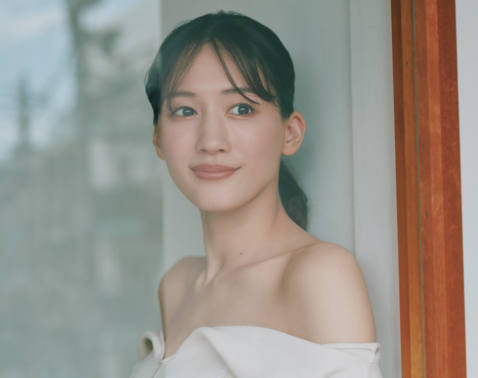【綾瀬はるかさん】変わらない透明感と無垢な美しさにくぎづけ！［特別画像集］