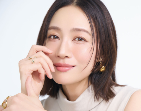 コンシーラーは「オレンジ」一択！クマ・くすみ…大人の目元悩みは“メイクの色選び”で解決