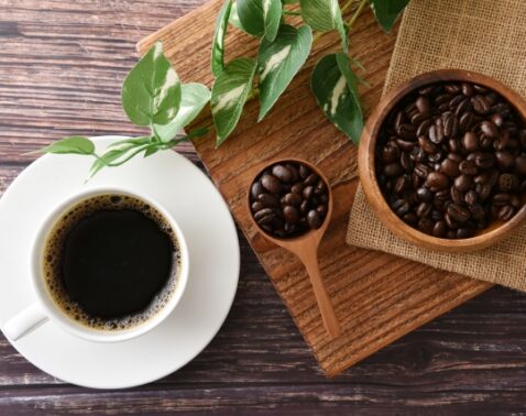 【コーヒーは1日何杯まで？】カフェインのとりすぎかも…と思ったら試したい工夫5選［医師監修］