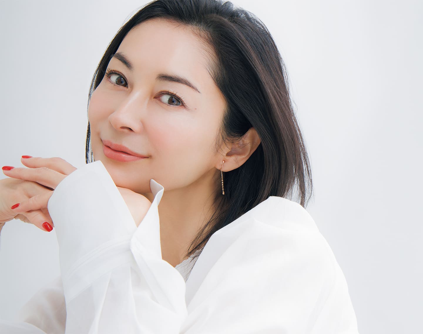 【伊東美咲さん】吸い込まれるようなハリのある目元が印象的!美ST限定特別画像集