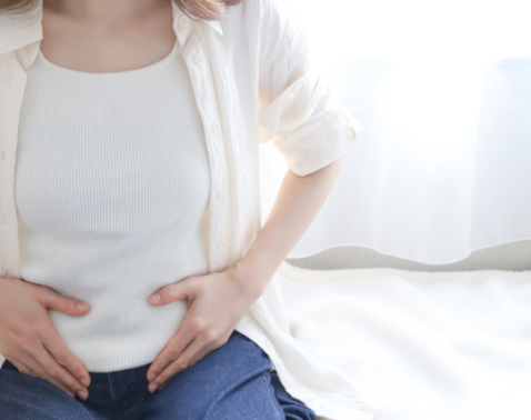「気づくとお腹に力が入っている」のはストレスが原因かも！すぐに始めたいセルフケア5選［医師監修］