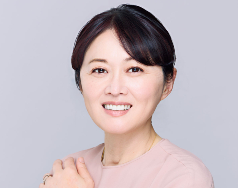 知性と品が宿る！40代50代の目元に必要な「柔らかコーラル」メイク