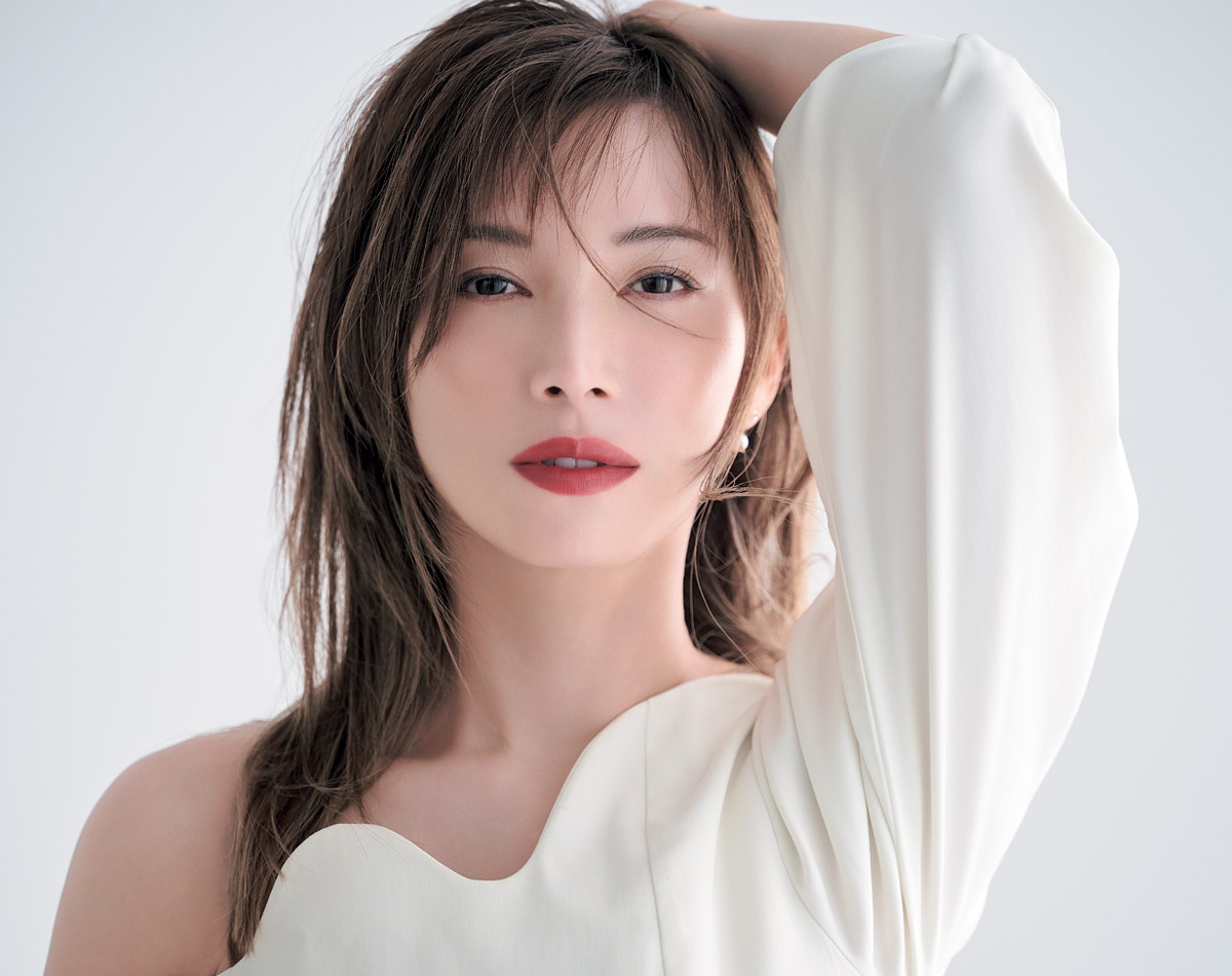 【加藤あいさん】40代の今、ますます輝くしなやかな美しさと透明感！［特別画像集］
