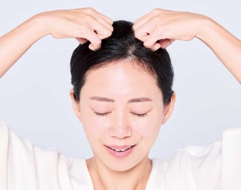 「疲れているのに眠れない…」40代・50代の寝つけない夜に！頭皮＆首ほぐしマッサージ【みんみん先生】