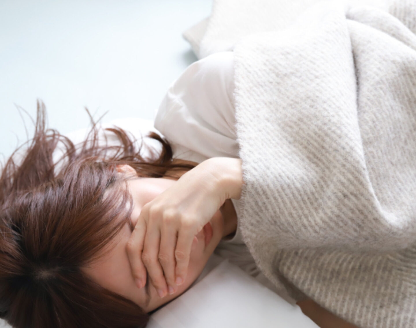 【寝だめ、昼寝の習慣がある人は注意！】体調不良を招く社会的時差ボケって？［医師監修］