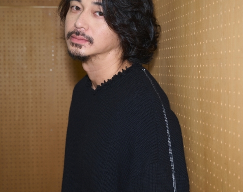 東出昌大さん「頭が沸騰して、帰ってすぐには眠れない」。初めて台本づくりから参加する舞台への想い