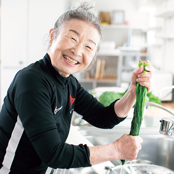 日本最高齢フィットネスインストラクター 瀧島未香さん（90歳）｜野菜＆タンパク質もりもりのイキイキ食生活