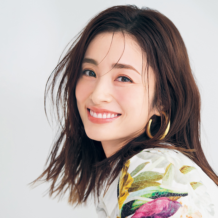 上戸 彩さん（37歳）「結婚したら女優は辞めようと決めていました」 | 美ST ONLINE