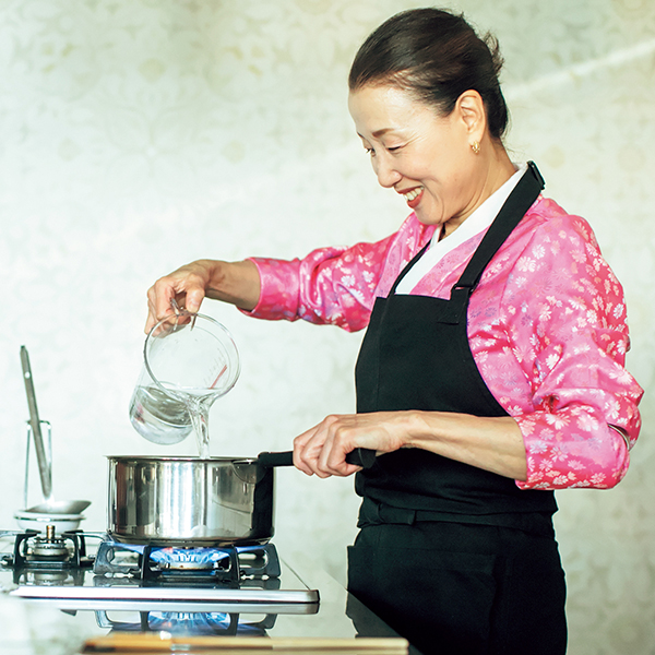66歳ばあばが作る【韓国風おにぎり＆牛肉スープ】の長生き弁当レシピ