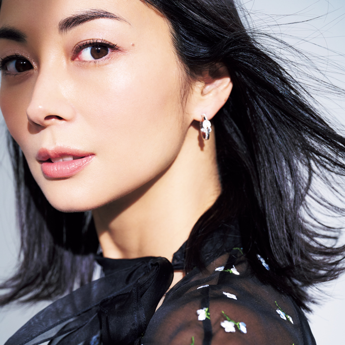 女優・伊東美咲さん「数年後の自分を描きながら美容しています」綺麗を作る愛用品18品